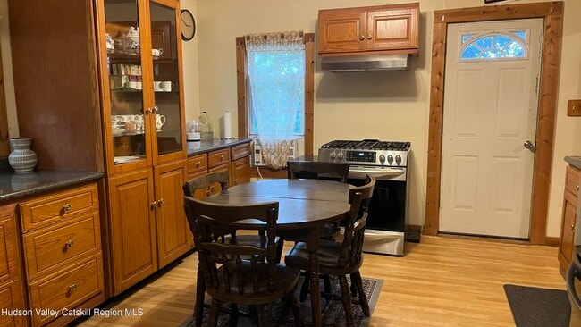 Photo - 879 Samsonville Rd