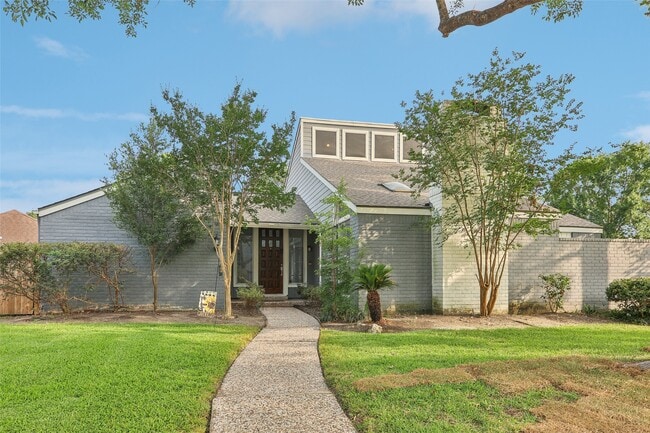 Building Photo - 14115 Briarhills Pkwy Rental