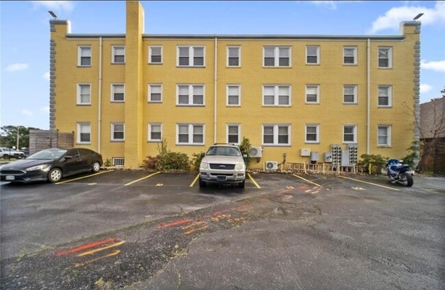 9641 Norfolk Ave Unit 207