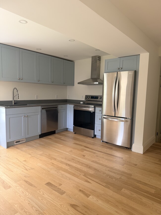Building Photo - 144 Hudson Ave Unit 1