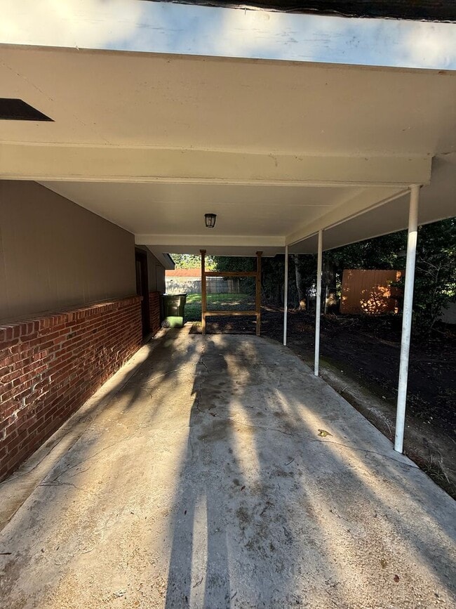 Photo - ** 3 Bed 1.5 Bath located off Zelda Road**...