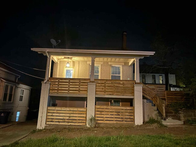 609 George St