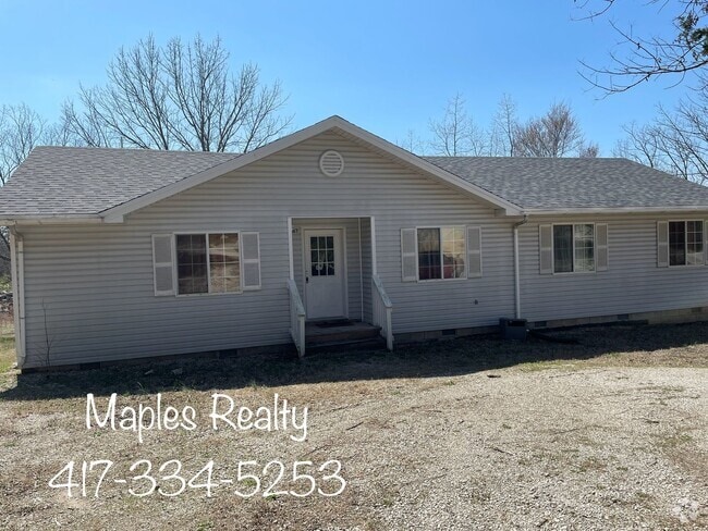 Building Photo - 4 bedroom, 2 bath furnished HOUSE in the H...