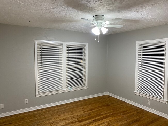 Photo - 1805 Brook Hollow Dr