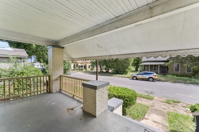 Building Photo - "Charming 2-Bed, 1-Bath Gem on Avenue H – ... Rental