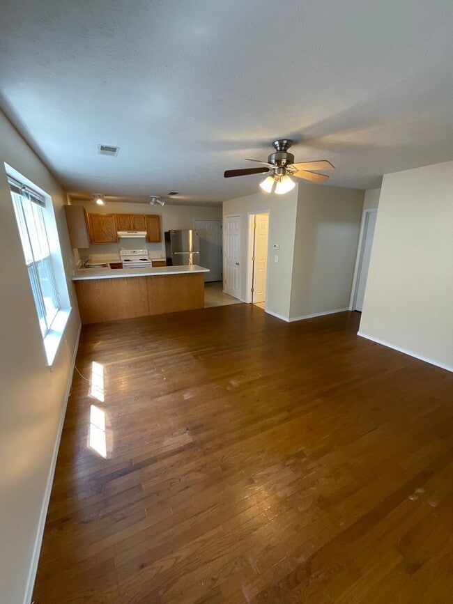 Photo - *2027* 4 Bed!! BIG GROUP OPTION!!! 18-20!!