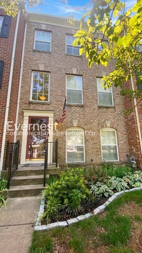 Building Photo - 1302 Wilcox Ave