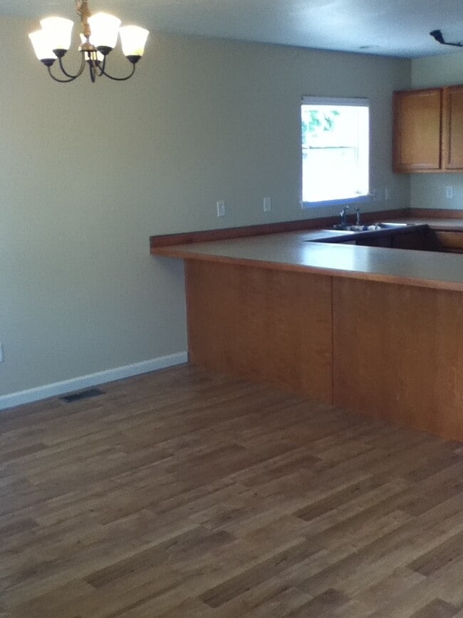 Photo - 4 Bedroom 2 Bathroom House - Close to MSU Campus