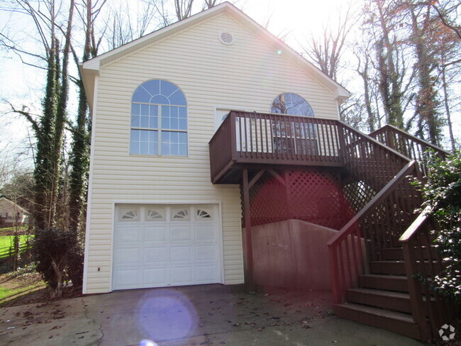 Building Photo - Home Available Now!!