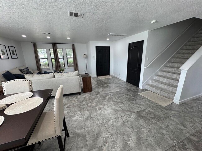 Photo - 191 Mistletoe Ln