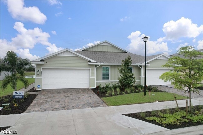Building Photo - 44442 Palm Frond Dr
