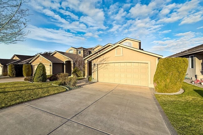 Photo - Beautiful 4-Bedroom Townhome in South Richland