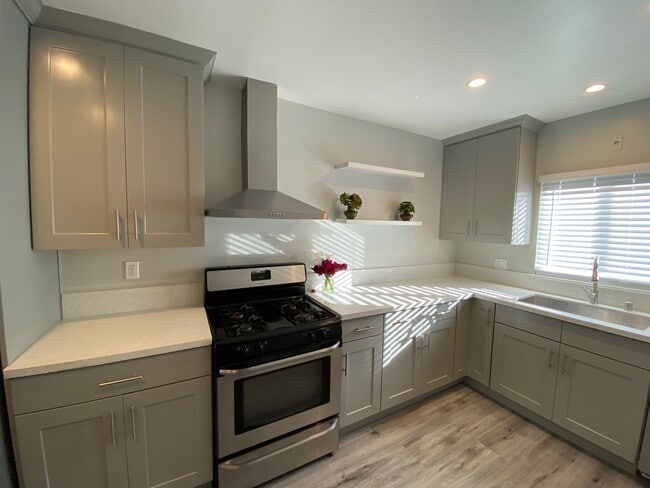 Kitchen - 1707 Barry Ave Unit 1707 12