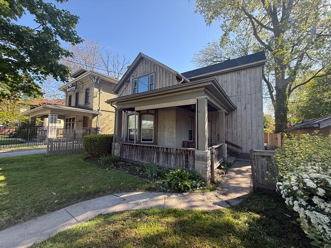 Photo - FOR RENT:732 Wellington St. – Available NOW!