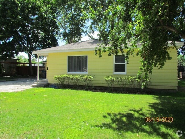 Building Photo - Roommate Needed for 3 Bed Home Close to Bo...