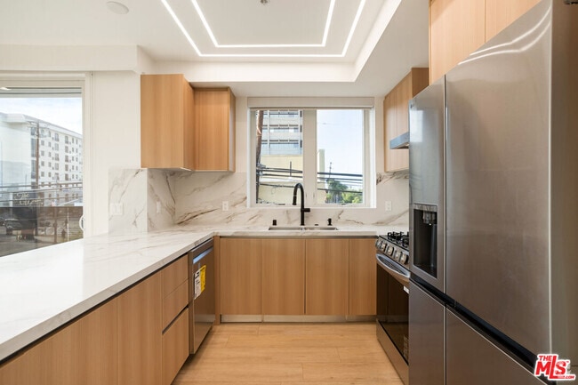 Building Photo - 1414 S Beverly Dr Unit 303 Rental