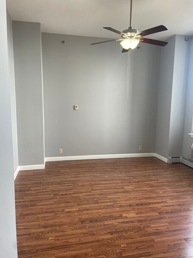 Photo - 124 Court St Unidad 1103