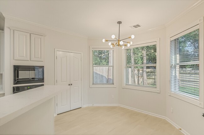 Building Photo - 71 N Queenscliff Cir