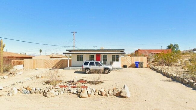 Building Photo - Charming 1 Bedroom 1 Bathroom Home
