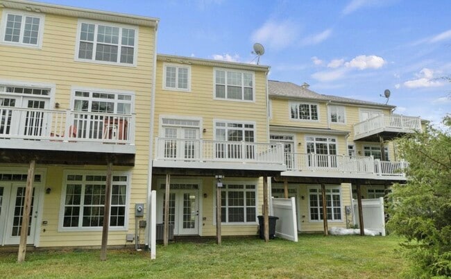 Photo - 205 Monroe Point Dr