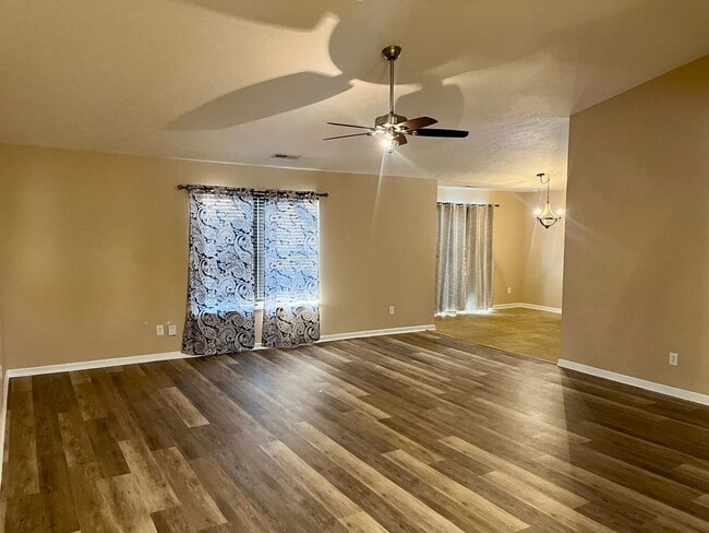 Photo - 3 Bed 2 Bath Ranch Style House with Fenced Backyard