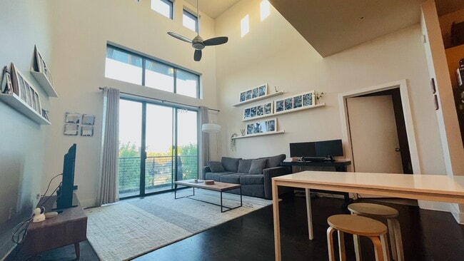 Photo - 4605 Cedar Springs Rd Unidad 305