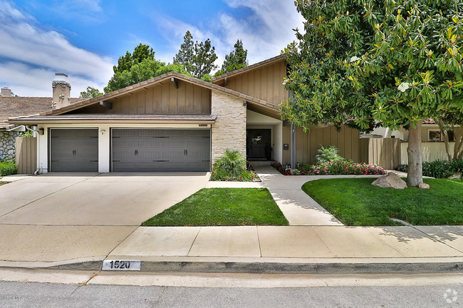 Building Photo - GORGEOUS REMODELED HOME WALKING DISTANCE T...