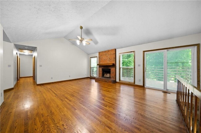 Photo - 5405 Iris Dr SW