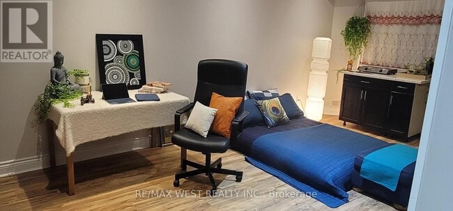 Photo - 171 Westmeadow Dr