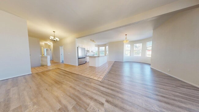 Building Photo - Top-Floor Remodeled 3BD/2BA with Parking &... Rental