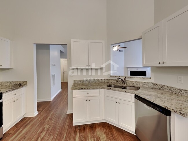 Photo - 375 Ermines Way