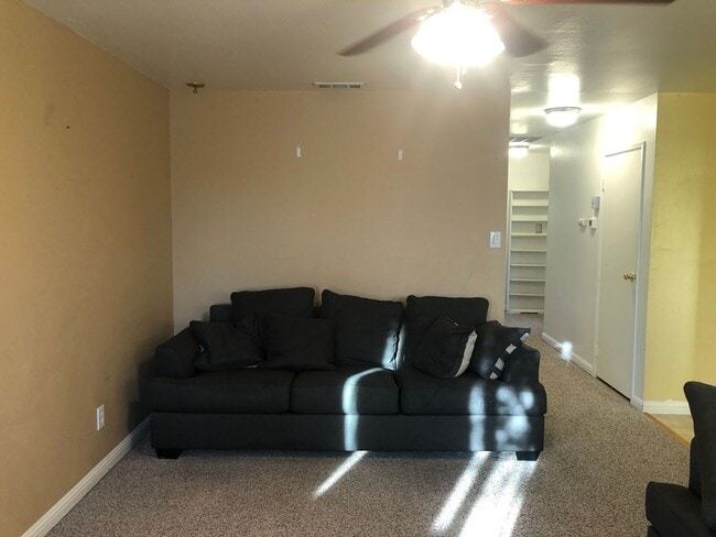 Photo - Clean Neat 3 Bedroom 2 Bathroom 1008 sft Rancho Cordova Home for Lease.