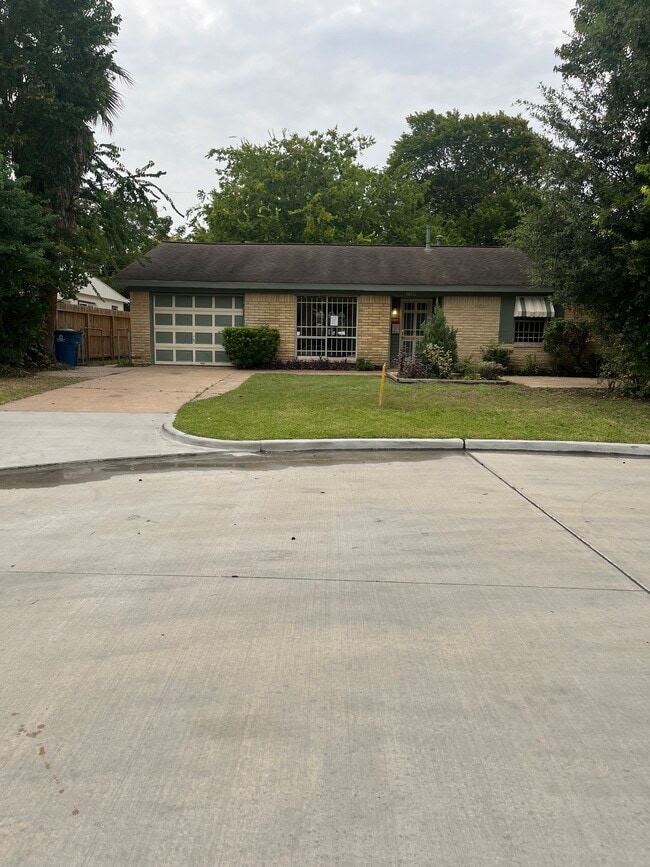 Building Photo - 5519 Cannonway Dr