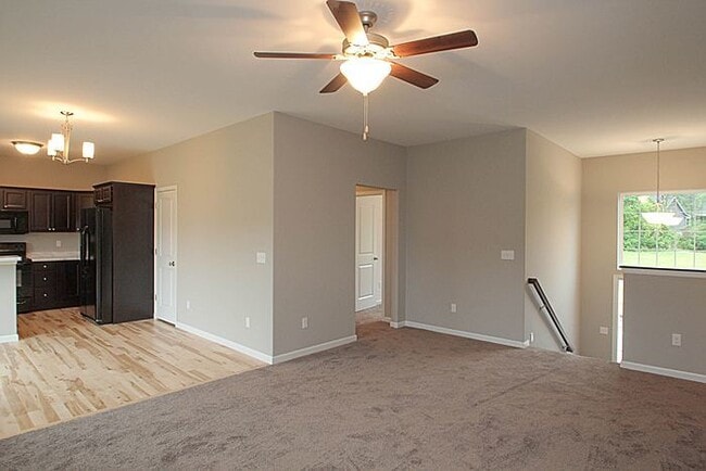 Photo - 4 Bedroom, 3 bath close to University