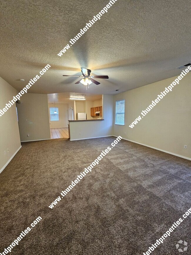 Building Photo - Available NOW! Nice 4 Bedroom 2.5 Bathroom... Rental