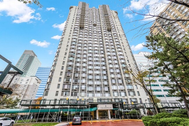 Building Photo - 45 River Dr S Unit 2007