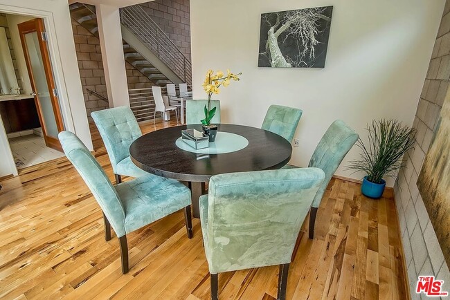 Photo - 3450 Cahuenga Blvd Unit 203