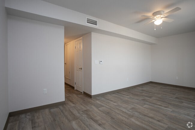 4BR, 1.5 BA - 1,200SF