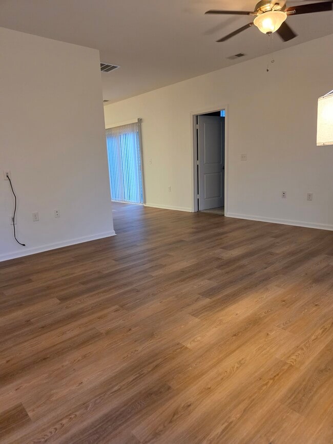 Photo - 730 Lacy Oak Dr