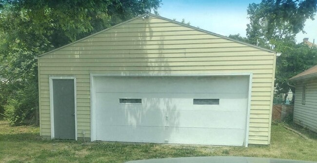 Building Photo - 1777 Marks Ave Unit #2