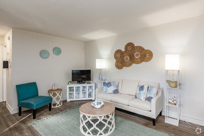 2BR, 2BA - 987SF - Living Room