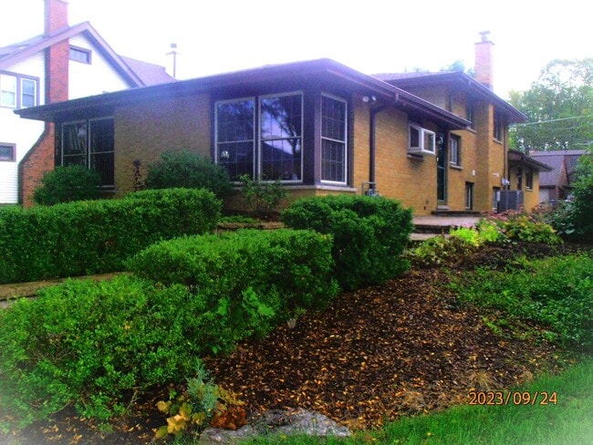 Photo - 421 N Elm St