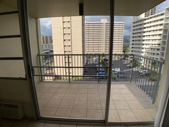 Photo - $2600, 2BR/2BA Salt Lake (Honolulu) -with A/C, 1 assigned parking