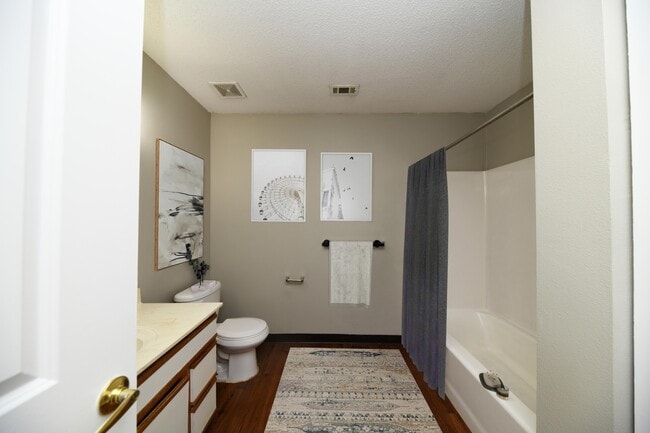 Baño con bañera - Woodglen Village