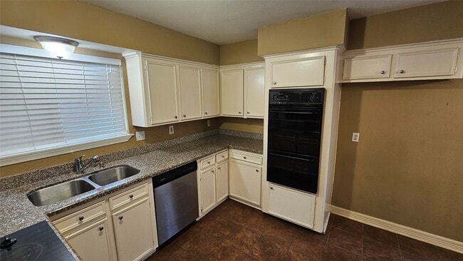 Photo - 14807 Spring Lake Dr