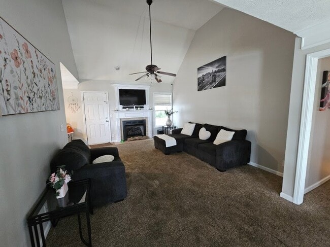 Photo - 692 Winding Bluff Way