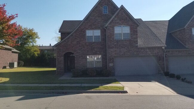 4 bed 2.5 bath townhome with 2 car garage - 4 bed 2.5 bath townhome with 2 car garage