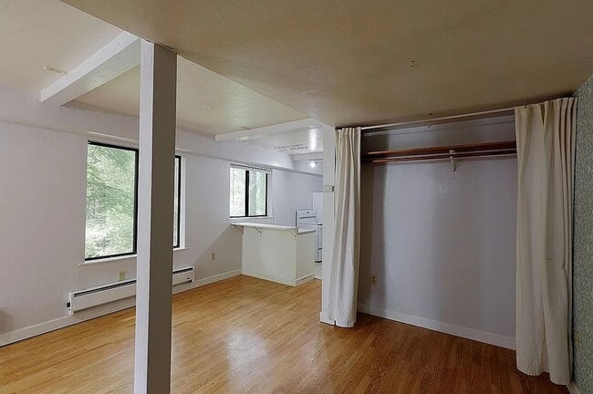 Building Photo - Cozy Mountain Studio Rental