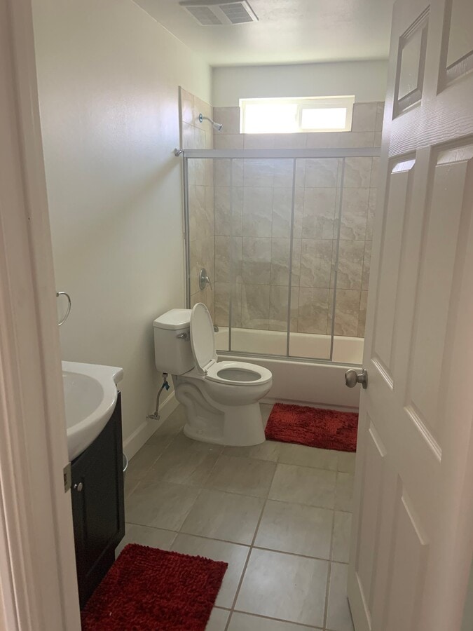 Photo - 241 E 111th St