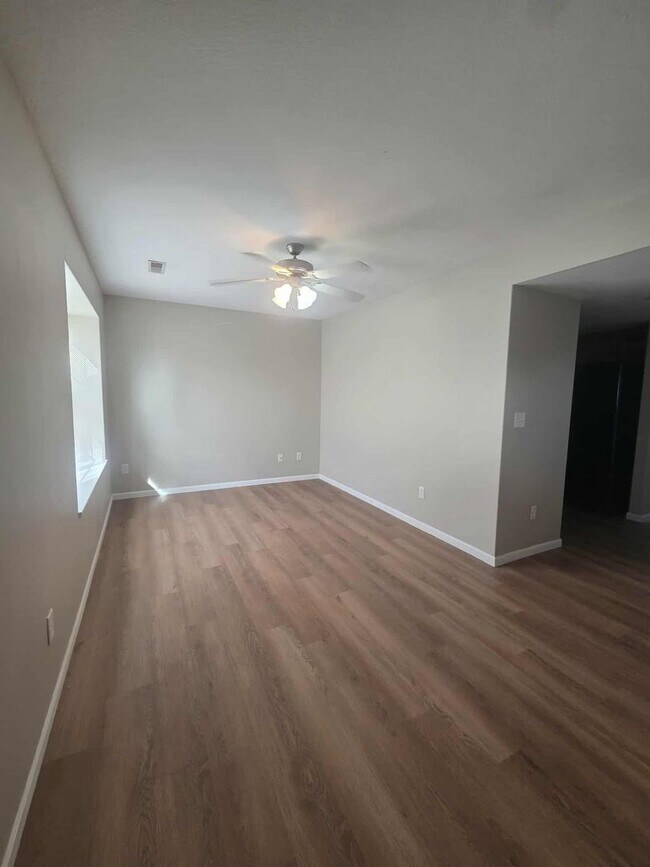 Photo - 936 W 8th St Unidad 1